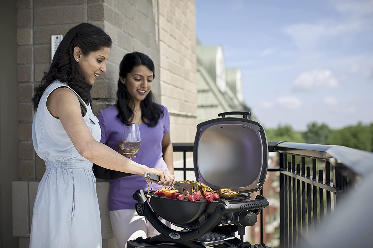 Avis – Weber Q 1400 : Le barbecue électrique polyvalent pour des grillades  savoureuses - La Cuisine du Jardin : Recettes & Menus