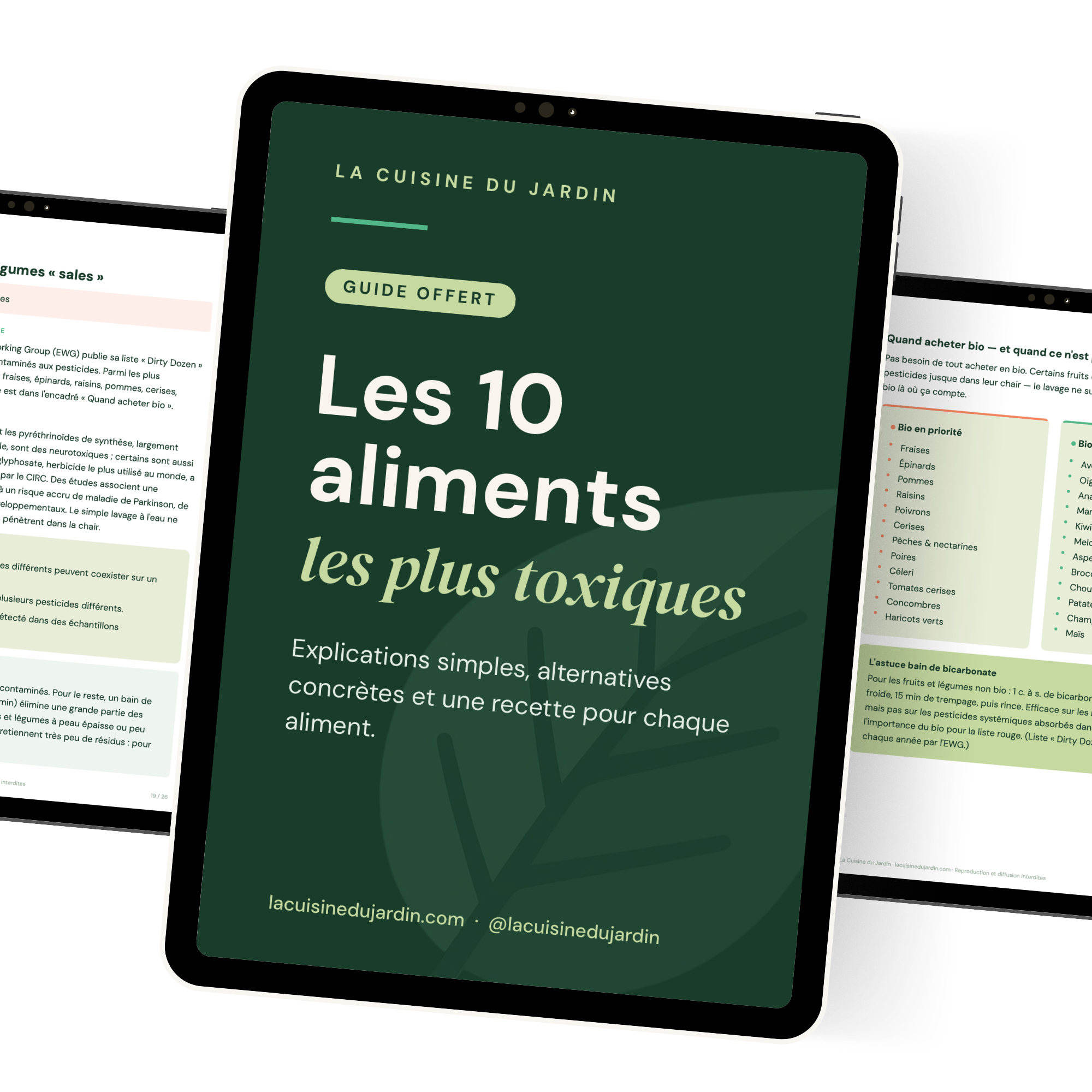 Le guide « Les 10 aliments à éviter » ouvert sur une tablette, avec deux pages intérieures